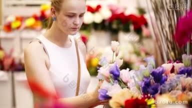 美丽的年轻女士在商店或市场购买鲜花，选择鲜花作为家里的装饰